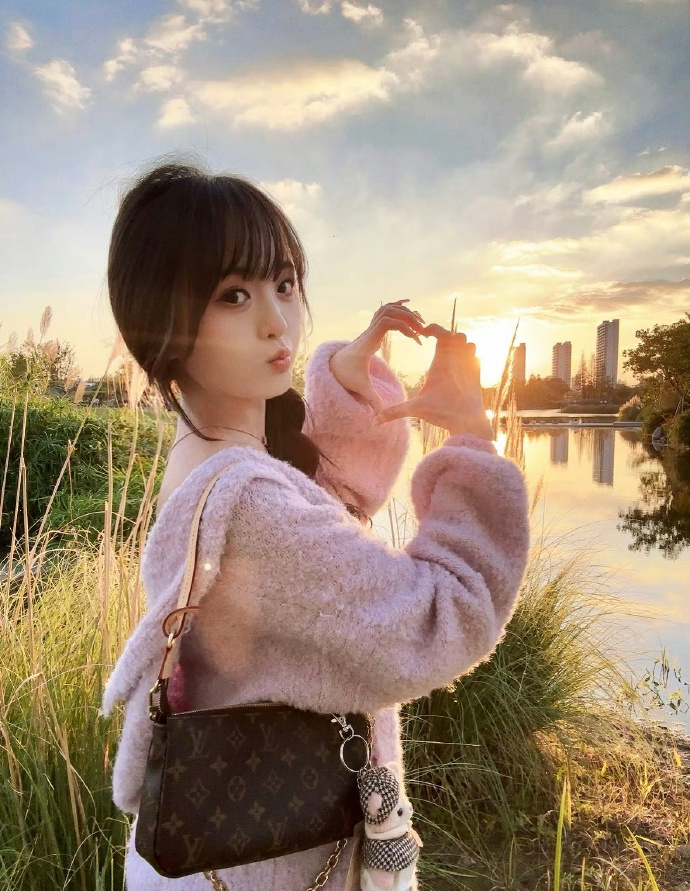 邹市明投资失利，7年亏损两亿，直播还债婚姻堪忧